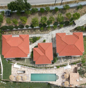 Lorraine's Apartments close to Lourdas Beach